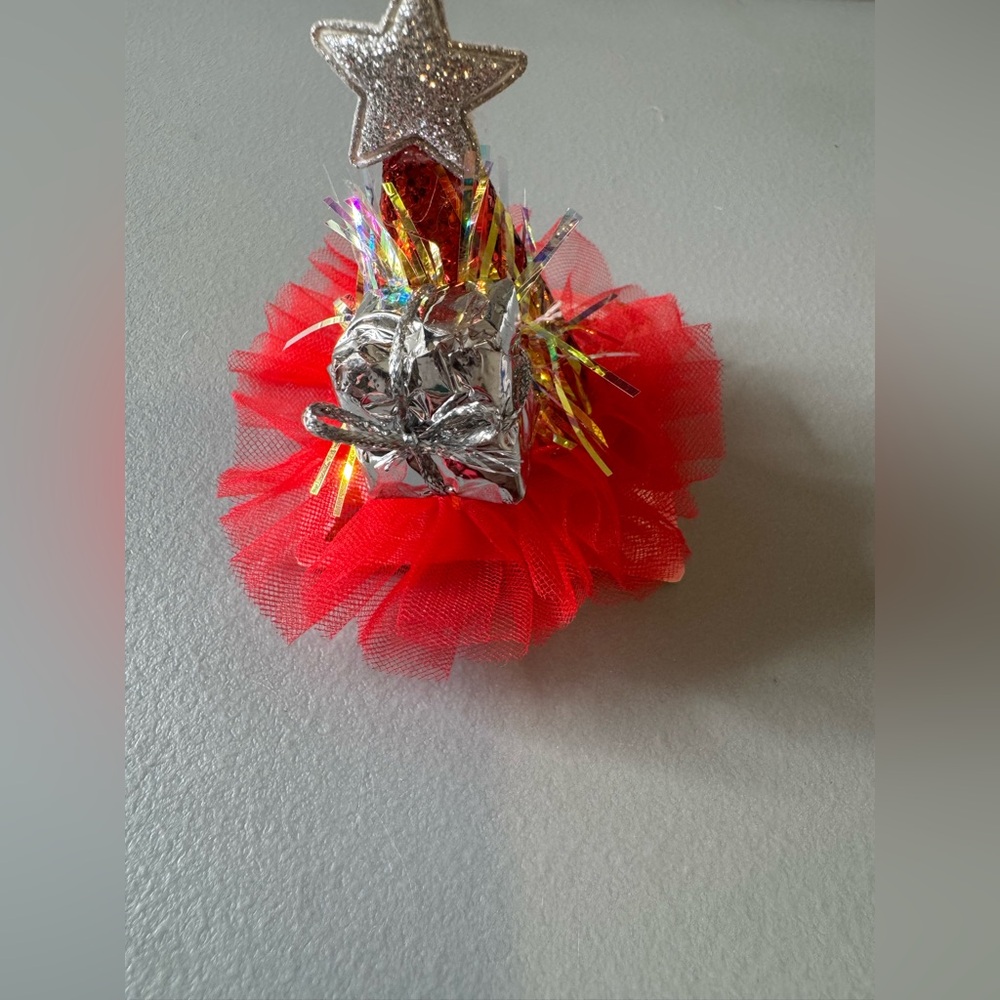 🛍️Any 5 items for $15 🛍️ Red and Silver Star Hair Accessory